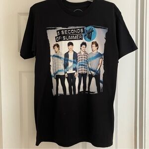 5 SECONDS OF SUMMER 5SOS Band Self Titled Blue Album Cover T-Shirt M NEW NWOT